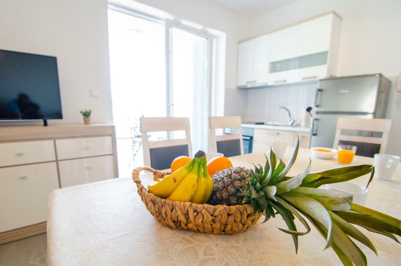 Apartments Sara 3 โบล ภายนอก รูปภาพ