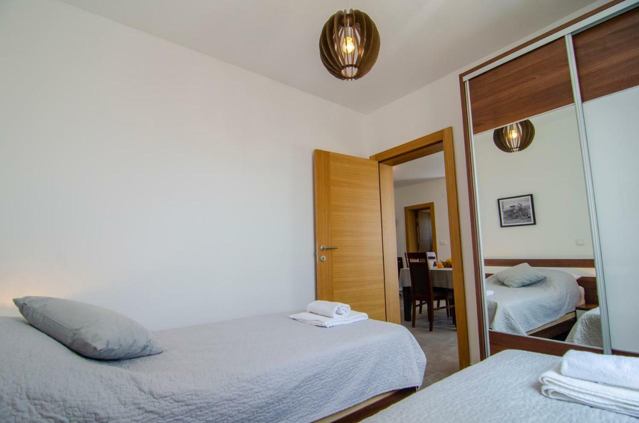 Apartments Sara 3 โบล ภายนอก รูปภาพ