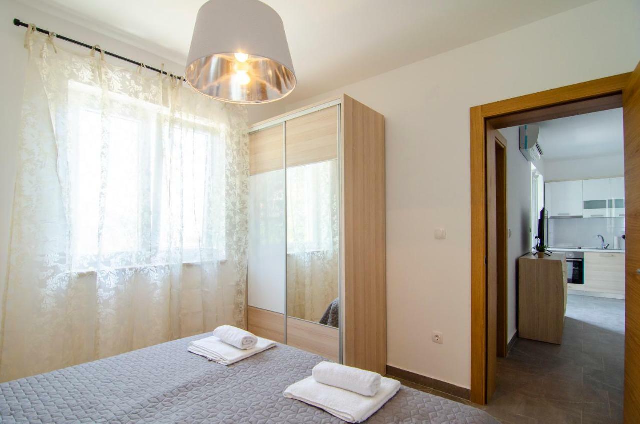 Apartments Sara 3 โบล ภายนอก รูปภาพ