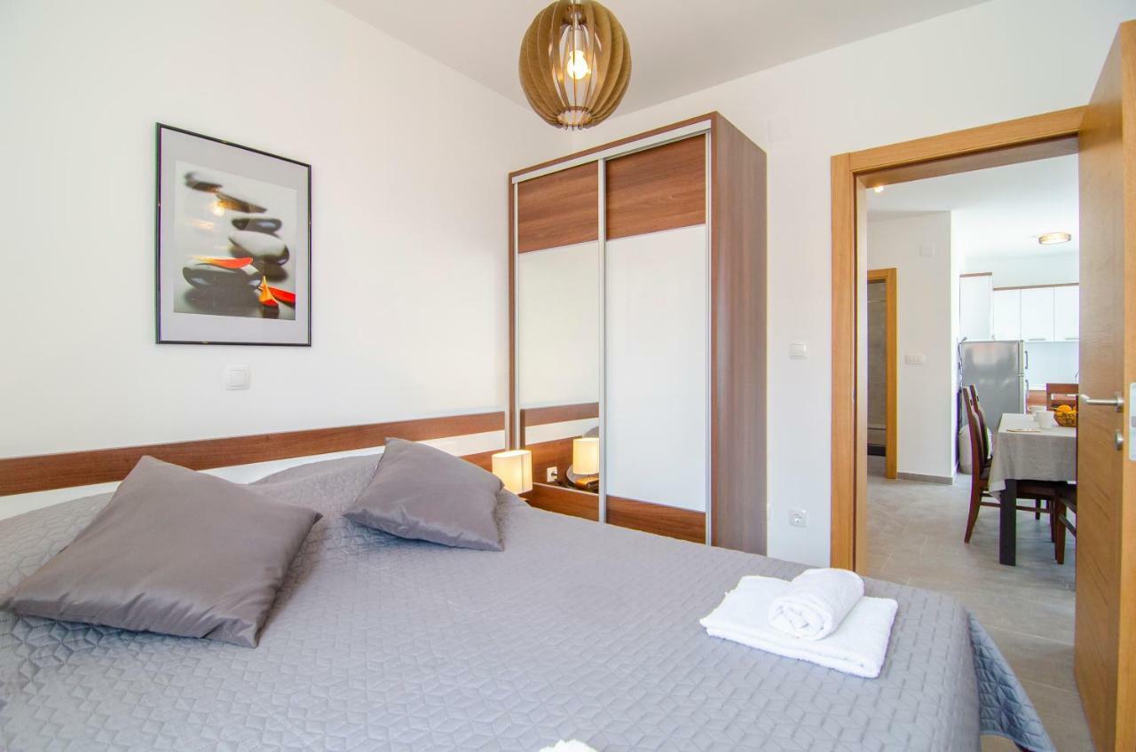 Apartments Sara 3 โบล ภายนอก รูปภาพ
