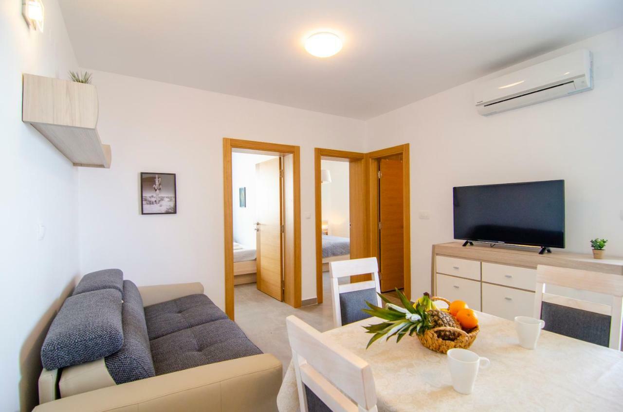 Apartments Sara 3 โบล ภายนอก รูปภาพ