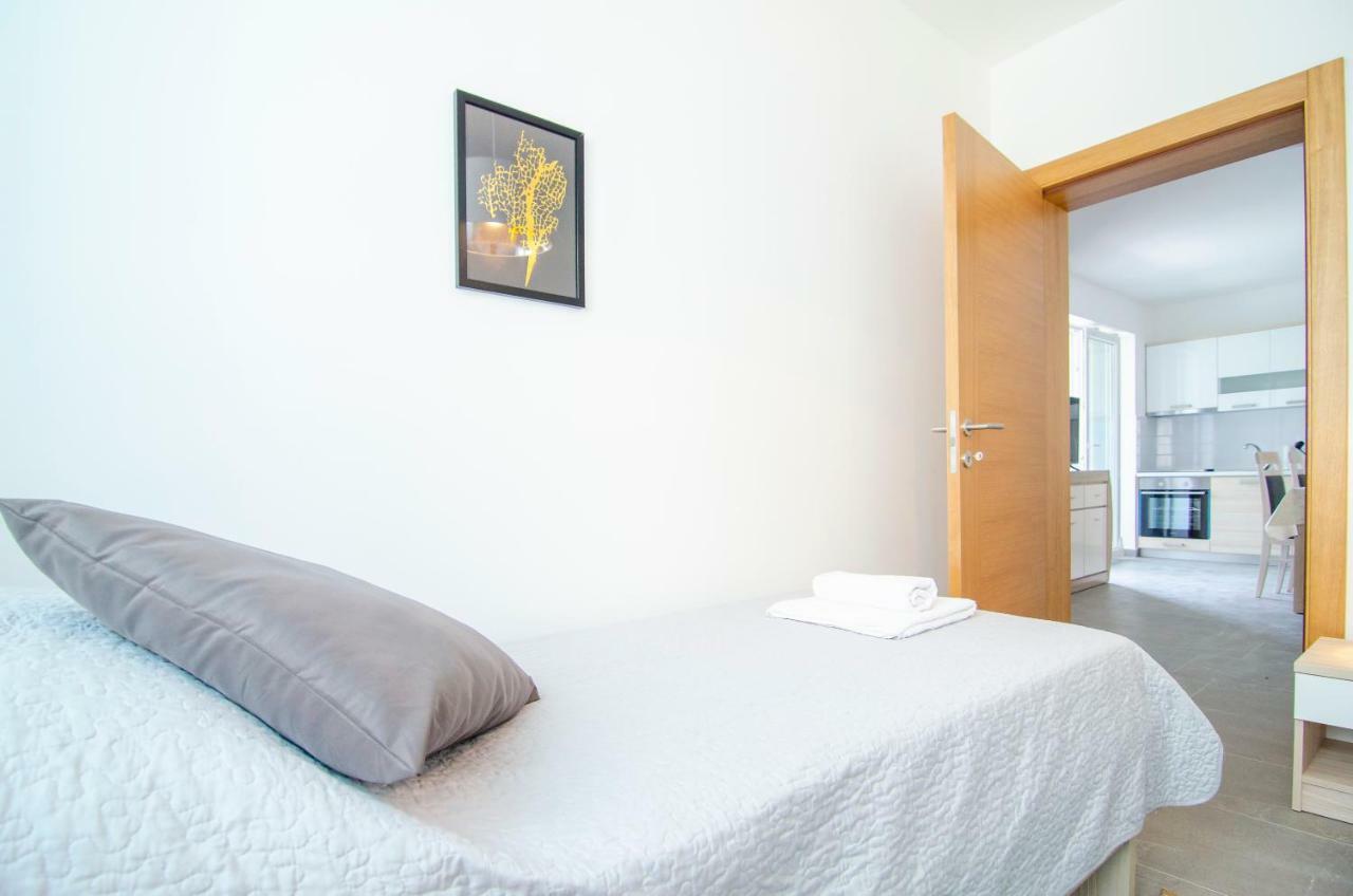 Apartments Sara 3 โบล ภายนอก รูปภาพ