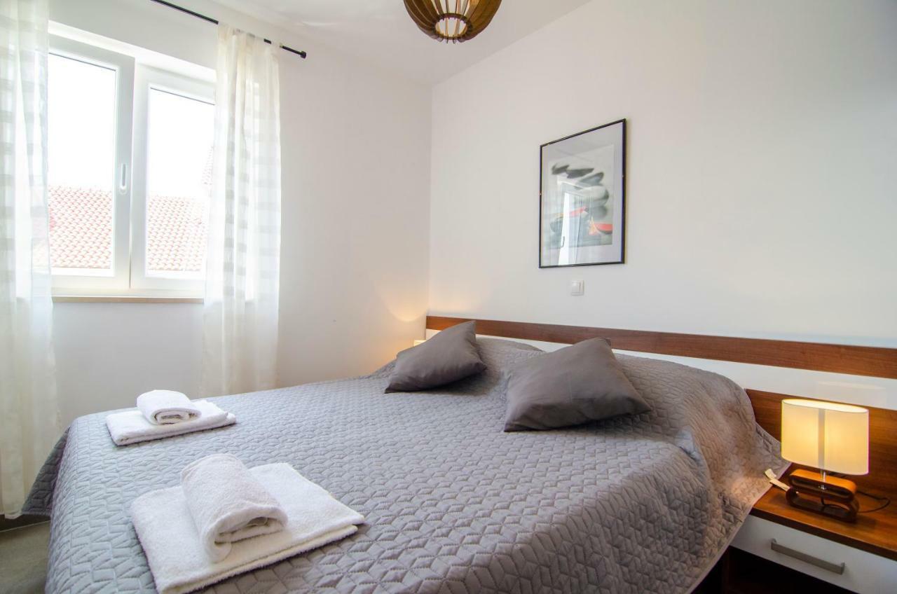 Apartments Sara 3 โบล ภายนอก รูปภาพ