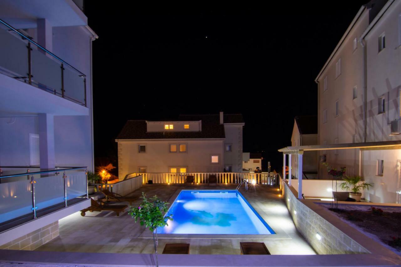 Apartments Sara 3 โบล ภายนอก รูปภาพ