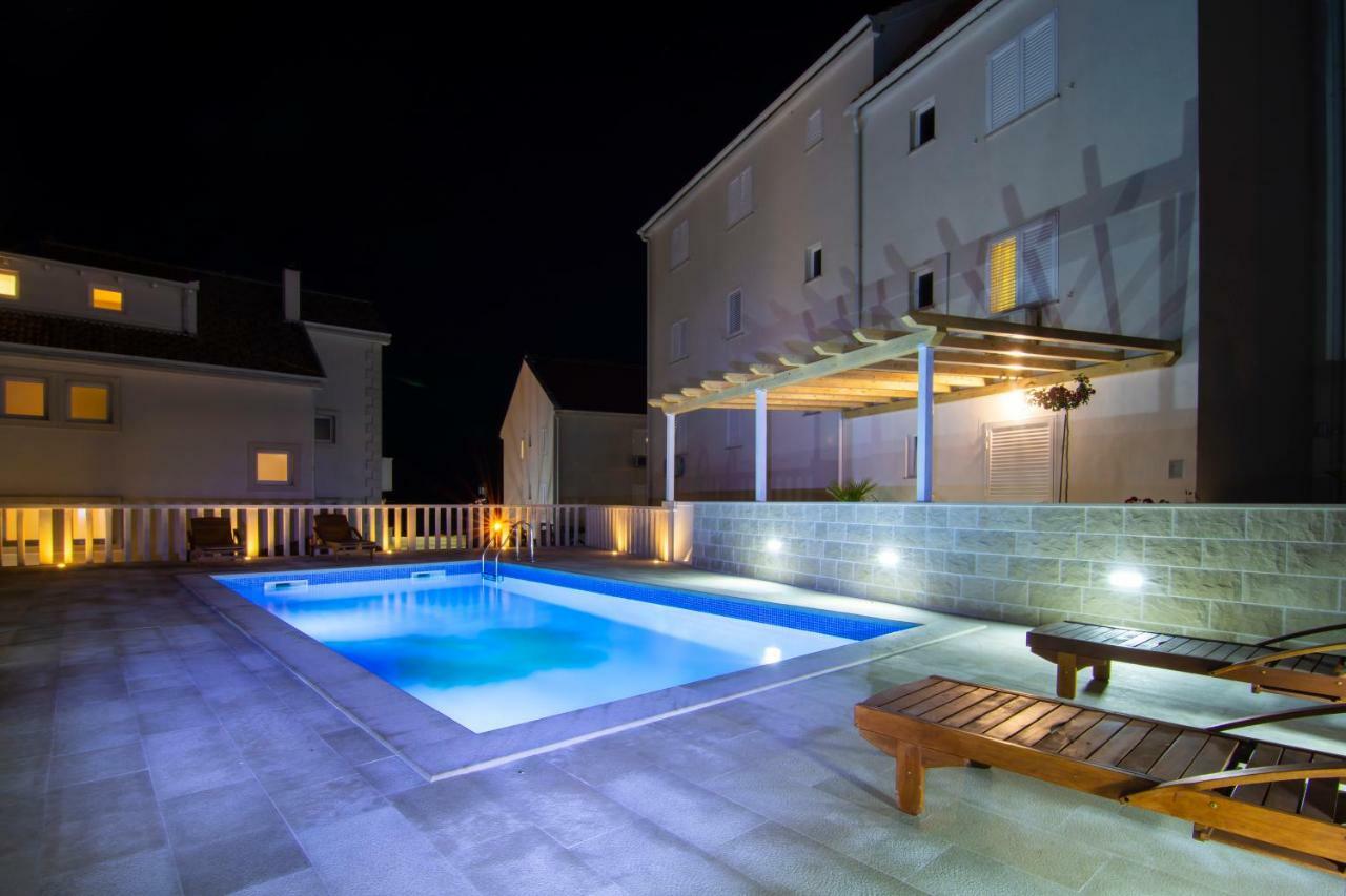 Apartments Sara 3 โบล ภายนอก รูปภาพ