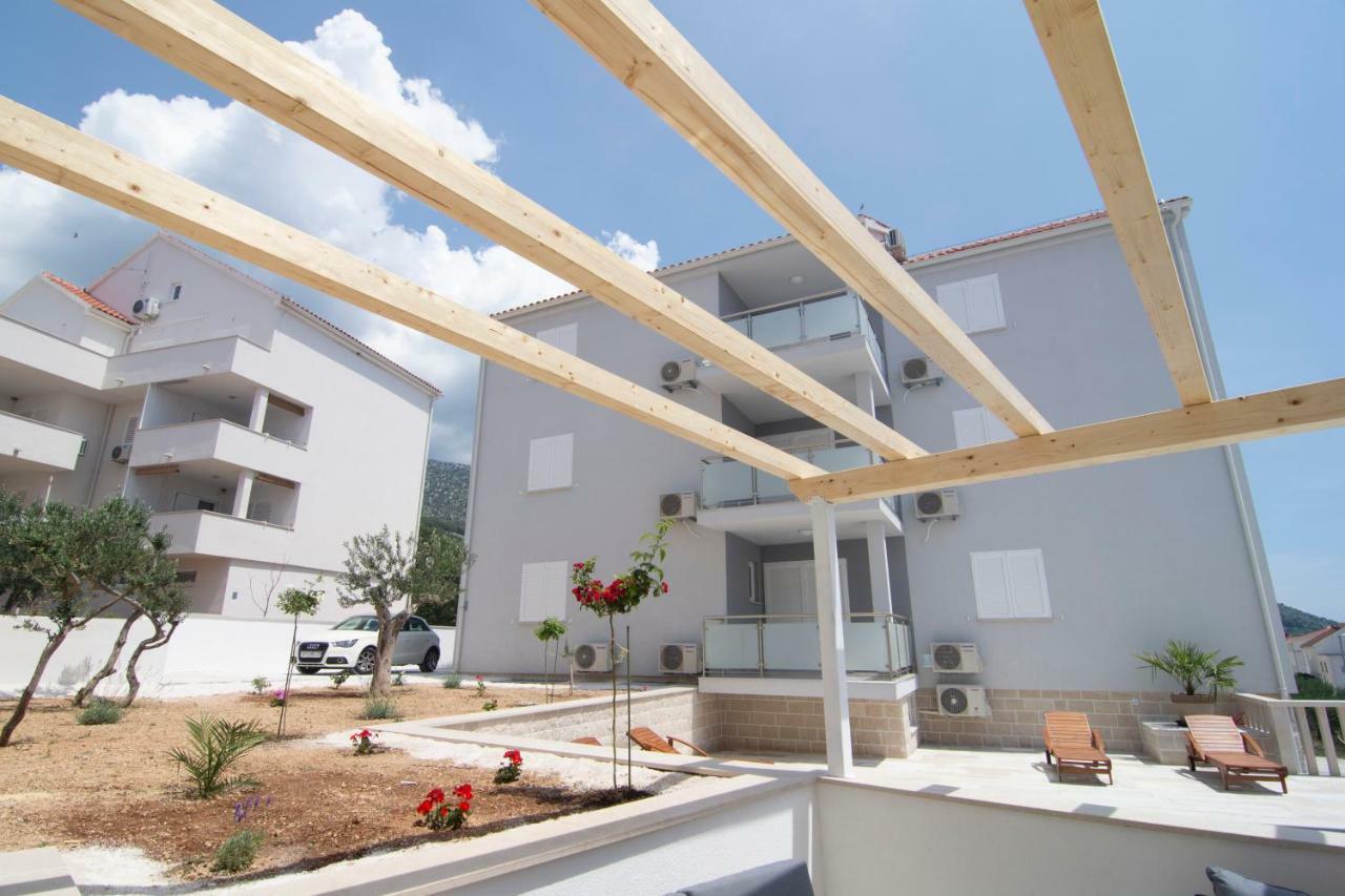Apartments Sara 3 โบล ภายนอก รูปภาพ