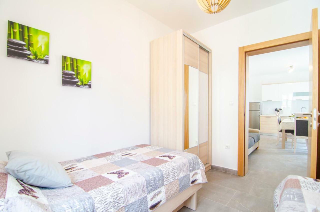 Apartments Sara 3 โบล ภายนอก รูปภาพ