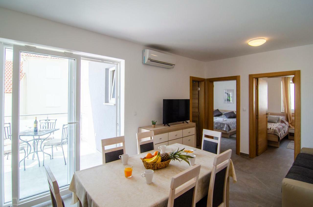 Apartments Sara 3 โบล ภายนอก รูปภาพ