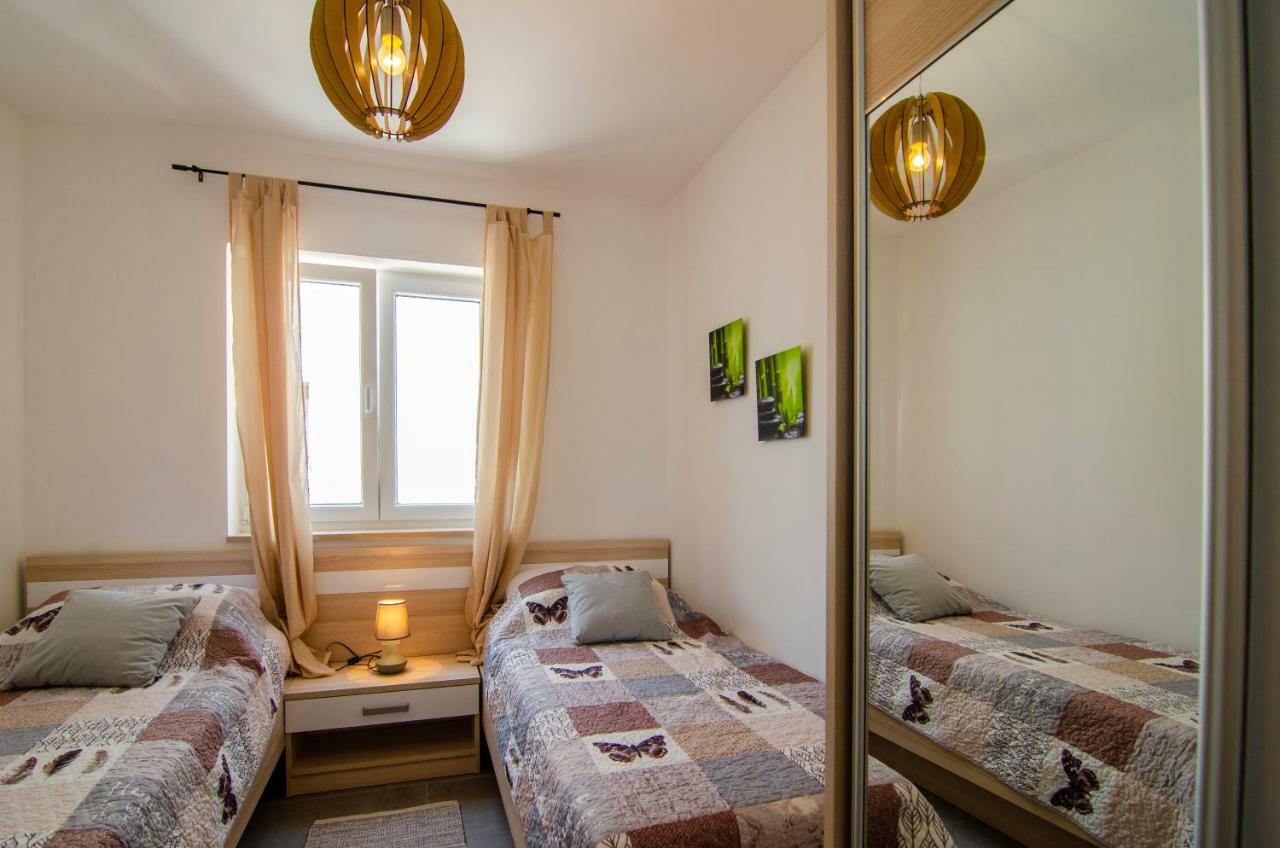 Apartments Sara 3 โบล ภายนอก รูปภาพ