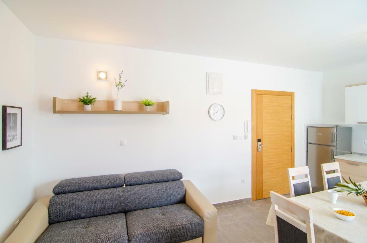 Apartments Sara 3 โบล ภายนอก รูปภาพ