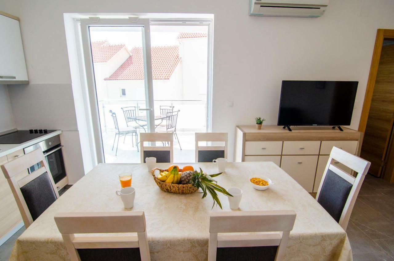 Apartments Sara 3 โบล ภายนอก รูปภาพ
