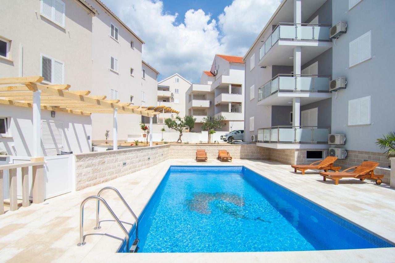 Apartments Sara 3 โบล ภายนอก รูปภาพ