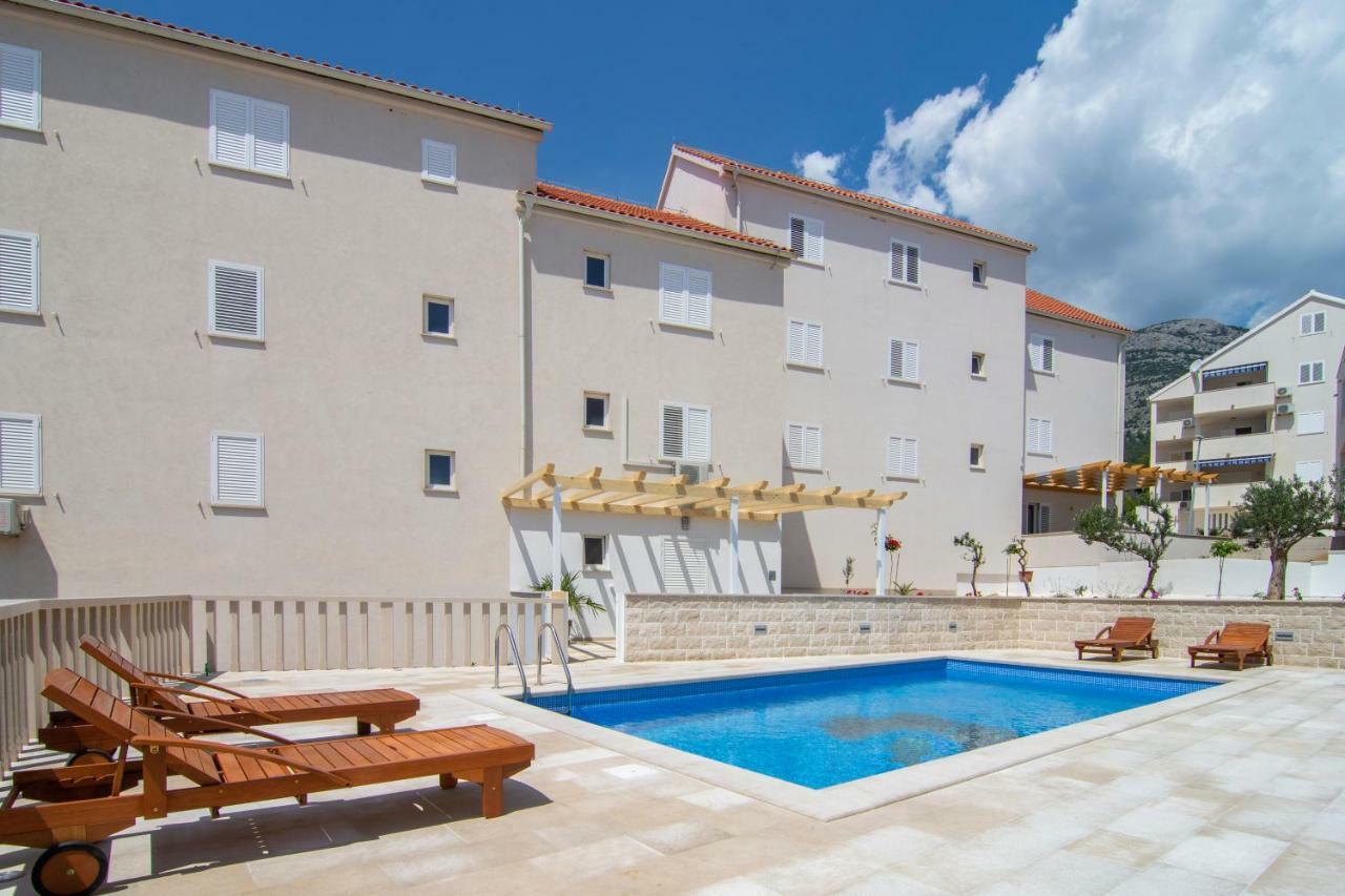 Apartments Sara 3 โบล ภายนอก รูปภาพ
