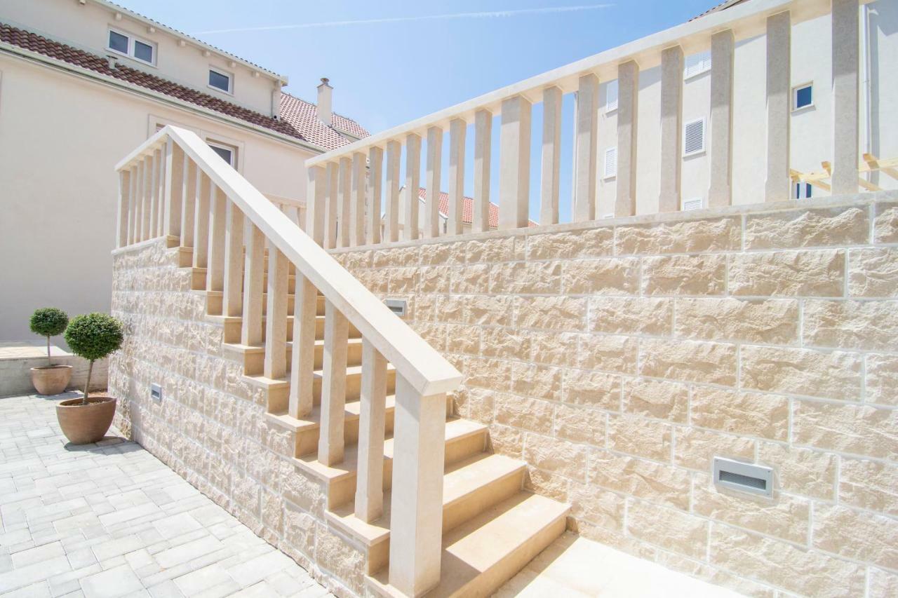 Apartments Sara 3 โบล ภายนอก รูปภาพ