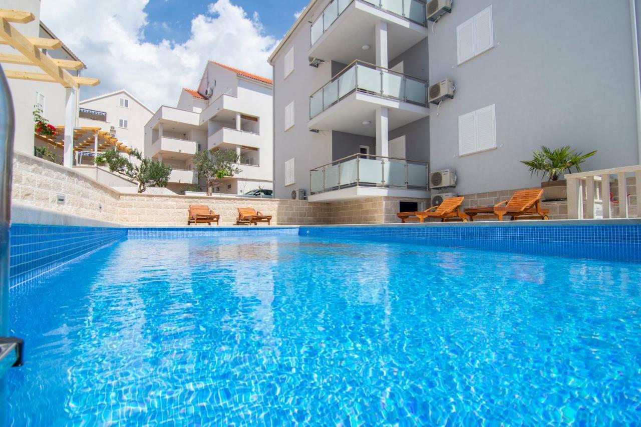 Apartments Sara 3 โบล ภายนอก รูปภาพ