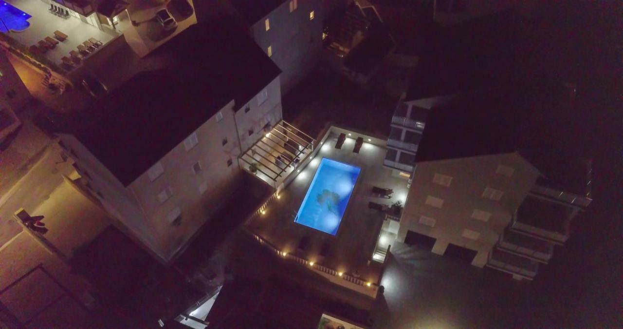 Apartments Sara 3 โบล ภายนอก รูปภาพ